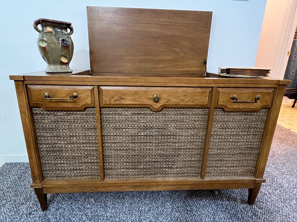 Motorola turntable cabinet