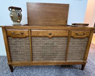 Motorola turntable cabinet