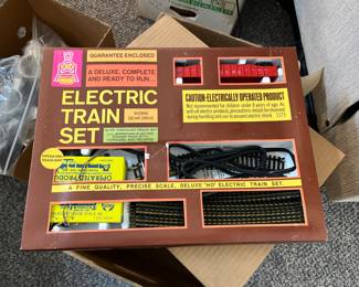 HO electric train - new in box