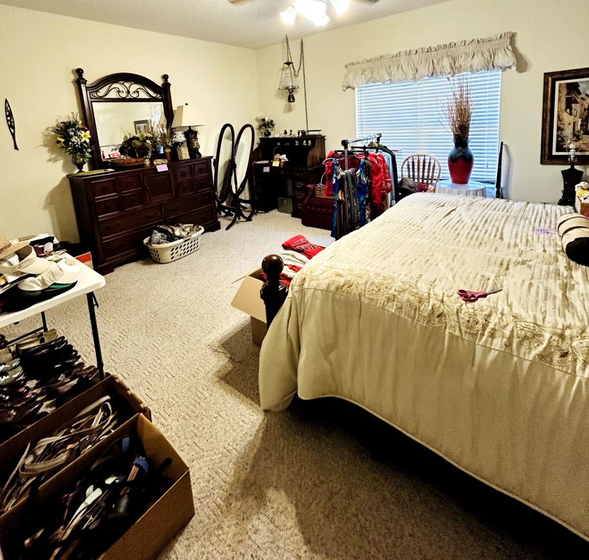 Estate Sale in Spanish Fort Estates! starts on 3/22/2024