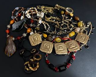 Assorted Costume Jewelry: Necklaces