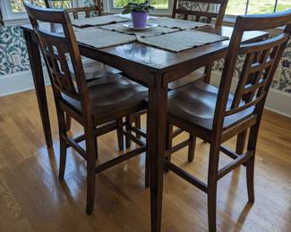 Furniture: Pub Table w/ 4 Chairs