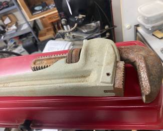 pipe wrench