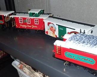 TRAIN TRACKS FOR CHRISTMAS COKE & SANTA