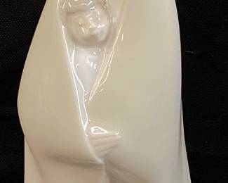 LLADRO GIRL w CHILD MADONNA FIGURINE, 7.