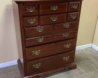 AMERICAN DREW CHEST OF DRAWERS