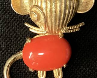VTG. WEISS GOLD TONE & CORAL ‘’JELLY BELLY'' MOUSE PIN