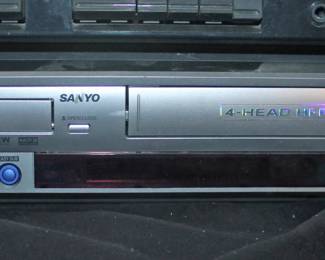 Sanyo VCR/CD Player