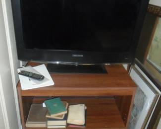 TV with dvd , TV stand