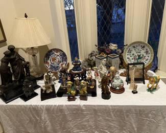 A group of selected Asian fine objects of many types and good quality and condition