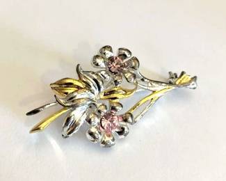 Pretty Floral Pin
