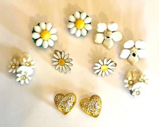 Vintage Daisy Earrings
