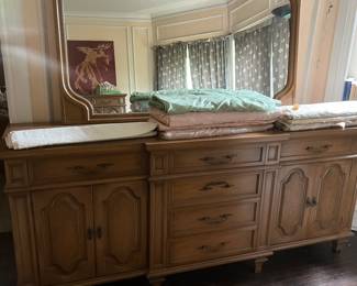 Dresser with mirror, very well made will last forever