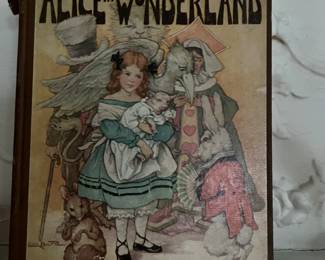 Alice in wonderland book