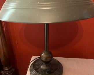 Flying saucer table lamp