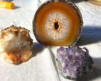 Selection of agates, geods, opals