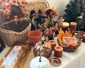 Assorted seasonal decor