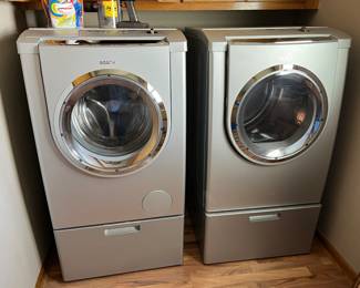 Bosch Washer & Dryer in great shape! Approx. 5 yrs old, minimal usage