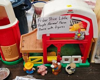 FISHER PRICE LITTLE PEOPLE BARN WITH FIGURES