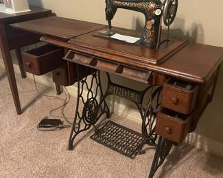 per owner - WORKING  ANTIQUE black and gold singer sewing machine -w/ table -treadle mint - 
