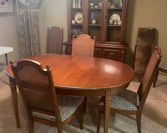 solid wood dining table -2 leaves and 6 chairs 
