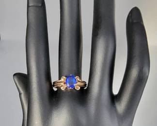 10K Yellow Gold Blue Sapphire Ring - Size 8.5