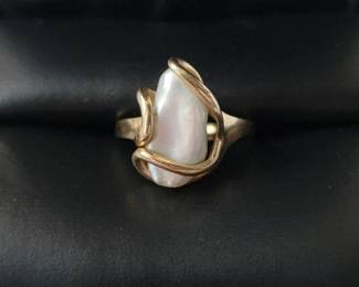 14K Yellow Gold Baroque Pearl Ring - Size 5.25