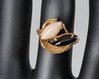 10K Yellow Gold Angel Skin Coral Black Onyx Ring - Size 5