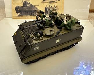 Vintage Vietnam War Tank Model. All parts! No damage. Booklet included. 