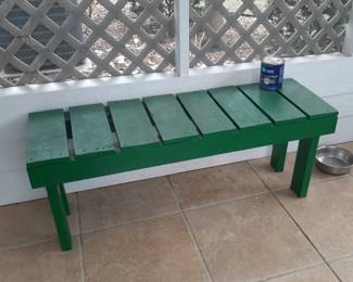 A beautiful and sturdy porch bench. Can of green painted used to paint bench included!!
