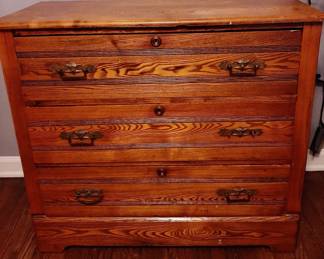 Vintage chest. Three large drawers. Missing one handle. Very good condition.