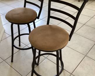 2 bar stools