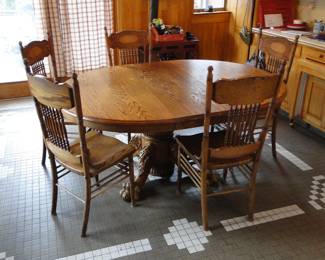 Oval Kitchen Table and chairs