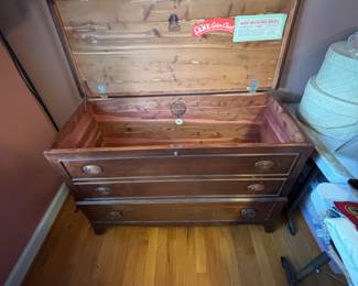 Lane cedar chest