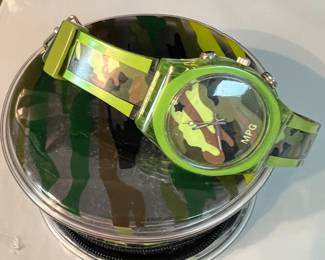 Flashin’ watch and container