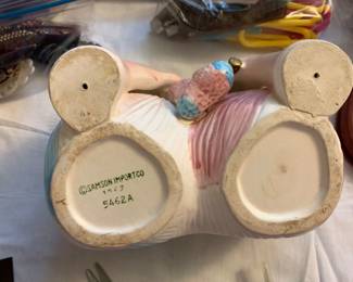 Knitting hands planter mark