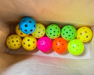 Niupipo Pickleball Paddle and 10 Pickleballs. Photo 2 of 2.