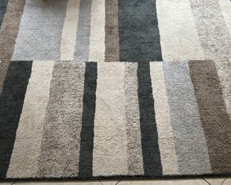 Graphic Stripe Rug. Measures 5 'x 8'.