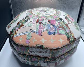#277 CONTEMPORARY CHINESE PORCELAIN WEDDING BOX