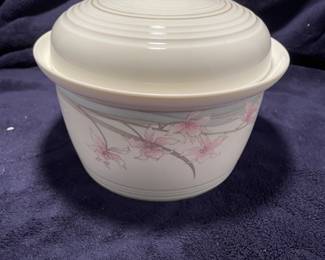 Royal Doulton Fresh Flowers sugar bowl -$13