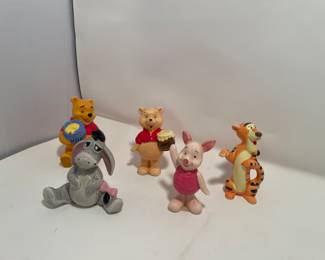 Winnie the Pooh - Winnie the Pooh sitting, Winnie the Pooh standing, Piglet, Eyore, Tigger figurines