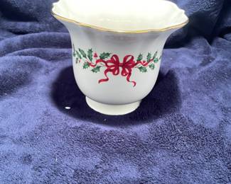 Lenox holiday footed ribbon bowl -$12