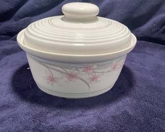 Royal Doulton Fresh Flowers 2.5 round covered casserole -$28