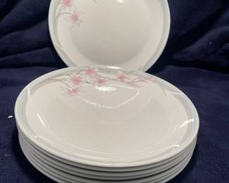 Royal Doulton Fresh Flowers dinner plates (8) -$3/ea