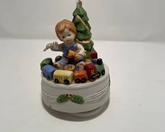 Vtg 1986 Porcelain holiday music box -$10