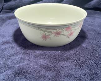 Royal Doulton Fresh Flowers salad bowl -$14