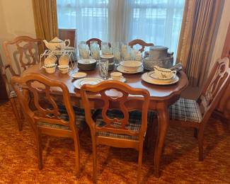 Vintage Dining Table with Leaves and Chairs