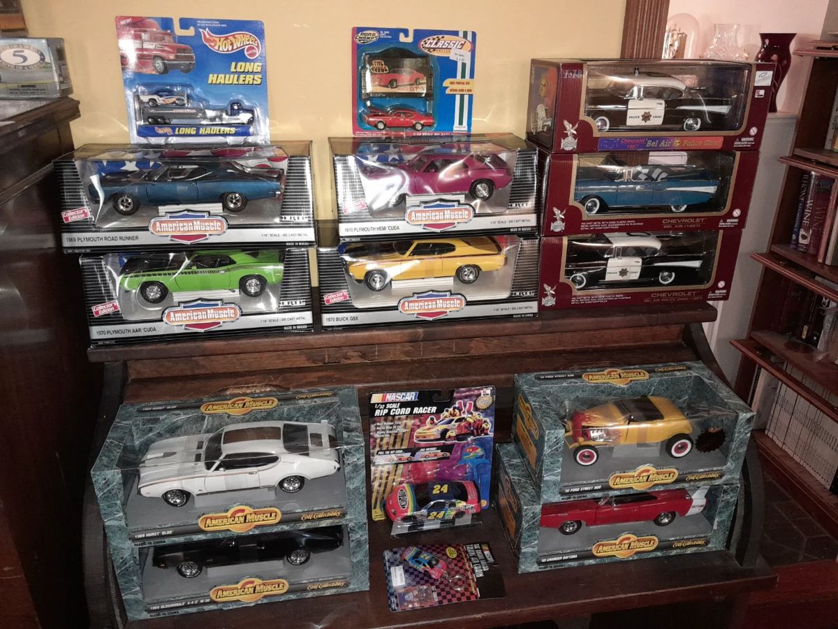 Car Enthusiast Collection W/ Models, Diecast, Hot wheels, Matchbox, & MORE!