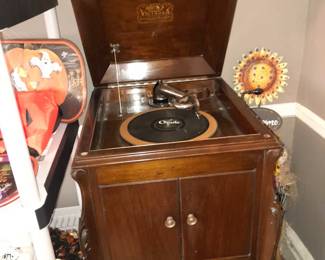 Victrola Machine W/ Handle