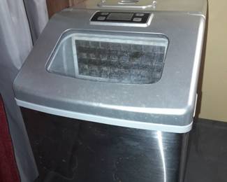 Frigidaire Ice Cube Maker